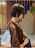 顎ラインより少し高い切りっぱなしのボブ