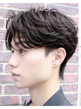 オーシャントーキョー ホワイト 原宿(OCEAN TOKYO WHITE) 前下がりセンターパートニュアンスパーマダウンパーマ黒髪