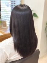 ウイバイファースト(u'i by first) 思わず触れたくなる、ツヤ髪ストレート