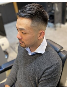 フランクスバーバー アンド ビアークラブ(FRANK'S BARBER and BEER CLUB) かき上げスキンフェードショートレイヤーコンマヘア