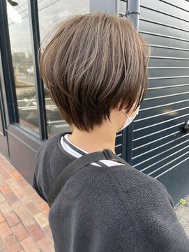 ハグヴィアン(HUG BIEN) ショートボブに表面ハイライト