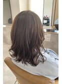 オリーブベージュ
