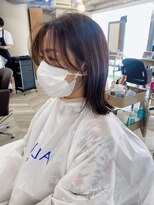 切りっぱなし外ハネレイヤーボブミディ後れ毛