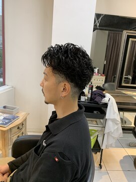 アイズ 海老名(AIZU) スパイラルパーマフェードカットショートアップバングスウィング