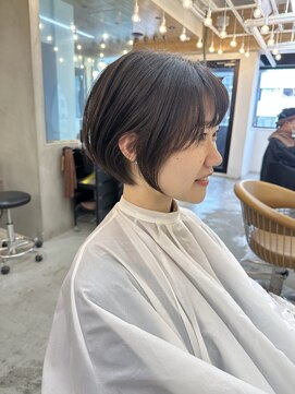 ロンドアジュール 横浜(Lond azur) ☆大人女子必見アイロンいらずくびれ丸みショート　横浜ショート