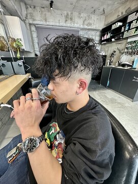 十角髪 ツーブロック × ツイストスパイラルパーマ