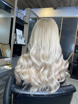 ラピス 横浜(Lapis) ミルクティーベージュシールエクステハイライトブリーチカラー