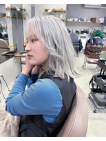 エイム(AiM)&nbsp;ホワイトカラー／ハイトーンシルバー