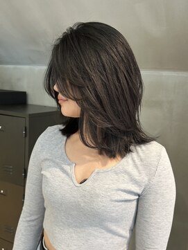 ニキータ(Nikiita) 〈アッシュベージュ/似合わせレイヤーカット〉