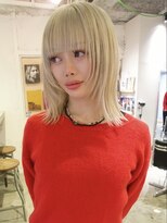 ルーム(Loom.) 顔周りレイヤー ぱっつん前髪 抜きっぱなしブロンド