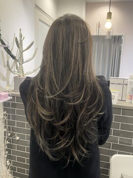 シェリー(Che'ri) 大人ハイライト×レイヤーカット