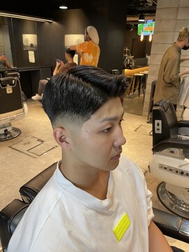 フランクスバーバー アンド ビアークラブ(FRANK'S BARBER and BEER CLUB) スキンミドルフェード七三F