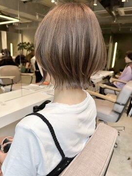 ナナローネス(nana loness) くびれボブで首きれいに見せる　レイヤーカット　くびれヘア