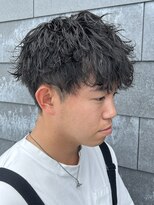 ヒュイル バイ ニアウ(Hwyl by Niau) メンズマッシュパーマ波巻スパイラルパーマニュアンスパーマ眉毛