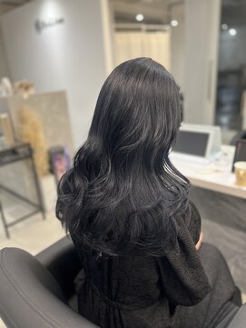 リリアン(ReLien) 上品な大人可愛いレイヤーカット×ブルーブラック