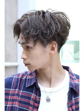 リップス レイ ギンザ(LIPPS Ray GINZA) センターパートスパイラル刈り上げ