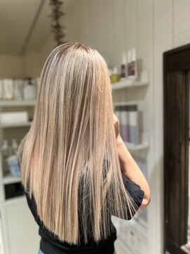 プールブー ネクスト(Pour Vous NEXT) ホワイトグレージュ