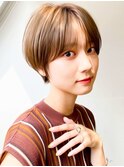 ハイトーンベージュ系カラー大人可愛いハンサムショート20代30代