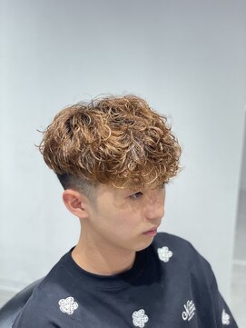 グルーマーズトウキョウ 渋谷店(GROOMER/S TOKYO) スペインカール　ブラウンカラー　メンズカット　メンズパーマ