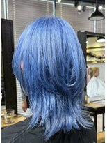 前髪　ウルフカット  レイヤーカット  ホワイトブルー