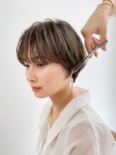 《顔まわりの似合わせ》で柔らかな質感と小顔効果で周りから褒められること間違いなし！