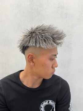 MEN’S HAIR/ツイストスパイラル/ホワイトハイライト/西院/眉毛