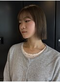 切りっぱなしボブ/グレージュカラー/前髪あり