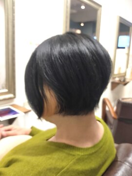 ヘアー グリーン(hair green) 30代40代50代/前下りショートボブ/インナーカラー