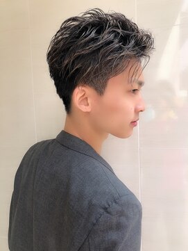 オーロ 池田店(ORO) ソフト2ブロックで見せるくせ毛風ハイライトショート