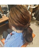 ビスポーク(BESPOKE)&nbsp;20代30代40代♪大人可愛いブラウンカラーゆるふわローポニー