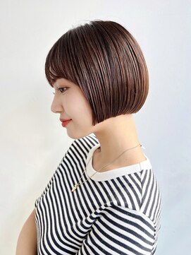 トルネード(TORNADO) 大人ショートボブ自然なストレート前髪あり丸顔面長絶壁 K0930