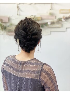 ヘアセットサロンエッジ(Edge) ボブヘアさんの結婚式お呼ばれ編み込みシニヨン