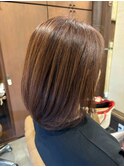 グレージュ切りっぱなしボブ前髪ありミニボブミルクティベージュ