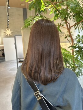 オリーブベージュ