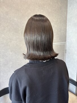 切りっぱなしボブ×オリーブベージュ