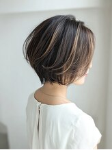 【白髪ぼかしカラー】脱白髪染め・ナチュラルな艶感の若々しいカラー