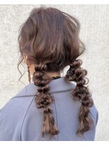 フルール(fleur)&nbsp;ツインあみ下ろしヘアアレンジ