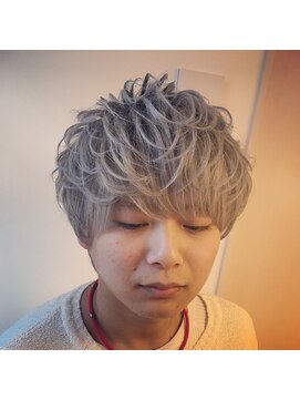 ルーシー(LUCY) ハイトーングレージュマッシュレイヤー