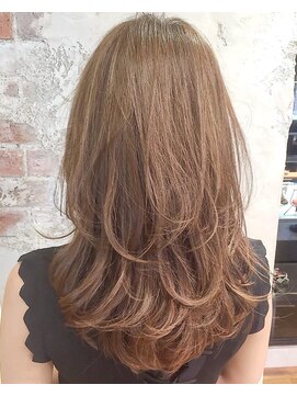 アフロート ルヴア(AFLOAT RUVUA) 後ろ姿も美人★華やかハイレイヤー×艶カラー　京佳