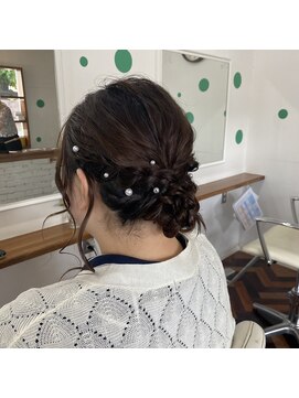 ヘアーアンドメイクアップモパ シニヨンスタイル