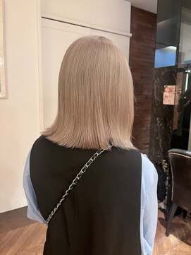 マァロ(malo.) ミルクティーベージュ/ホワイトカラー