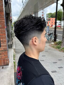 フォーコーナーズ(Four Corners) テーパーフェード/宮城リョータパーマ/スキンフェード/バーバー/