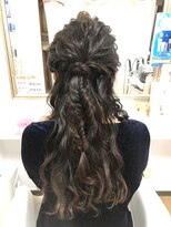 パシャ(Pasha) 波ウエーブ×フィッシュボーンアレンジハーフアップ