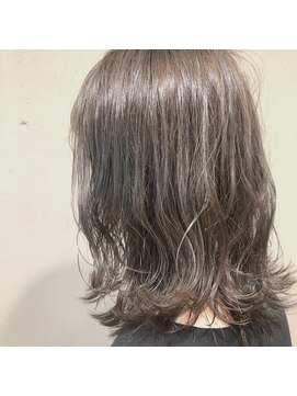 アルマヘアー(Alma hair by murasaki) トーンダウンで大人可愛いアッシュベージュ