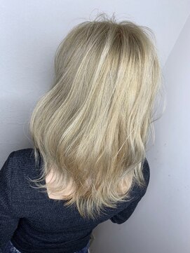 フロート 小阪店(float) ハニーイエロー_耳かけ,毛先パーマ,イメチェン