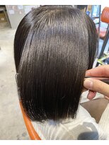 エミュー(emue) 艶カラーナチュラルな透明感♪抜け感オリーブグレージュ○中島