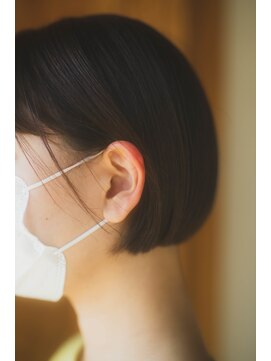 コモド(COMODO) 襟足ギリギリ。首が長く見えるコロンとしたミニボブ