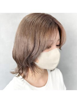 ミル 今治(1003 mille IMABALI) ベージュカラーの外ハネミディ