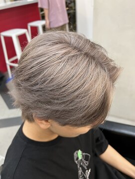 ダズルヘアラッシュ(DAZZLE hair RUSH) センターパートの自然な毛流れ！