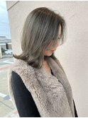 オリーブベージュ